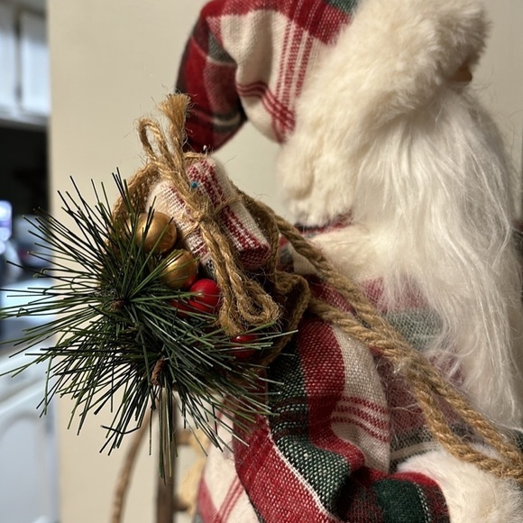 NWT WINTER WONDER LANE FAUX FUR PLAID SANTA WITH BOTTLE BRUSH TREE & BURLAP SACK - Picture 9 of 16